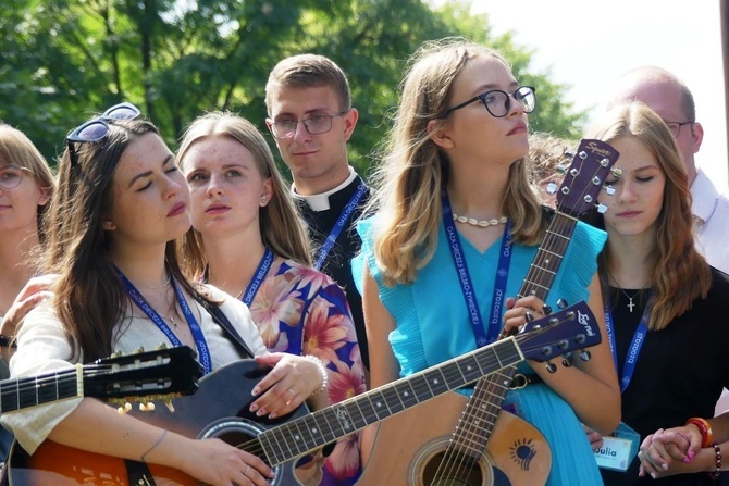 Wakacyjny Dzień Wspólnoty Oazy w Rajczy - II turnus 2022, cz. 1 - spotkanie w parku
