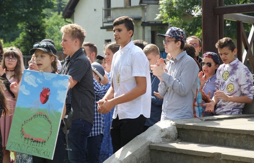 Wakacyjny Dzień Wspólnoty Oazy w Rajczy - II turnus 2022, cz. 1 - spotkanie w parku