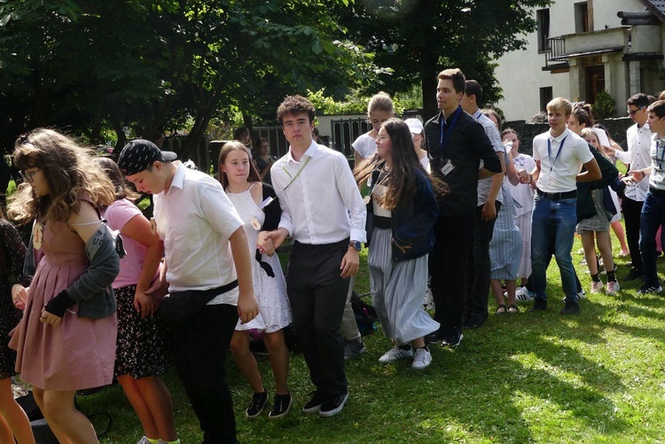 Wakacyjny Dzień Wspólnoty Oazy w Rajczy - II turnus 2022, cz. 1 - spotkanie w parku