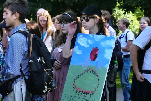 Wakacyjny Dzień Wspólnoty Oazy w Rajczy - II turnus 2022, cz. 1 - spotkanie w parku