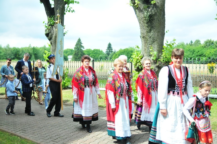 Procesja odpustowa w Motyczu