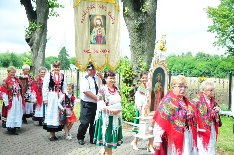Procesja odpustowa w Motyczu