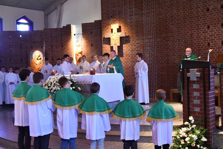 Wzruszające pożegnanie wieloletniego zielonogórskiego proboszcza