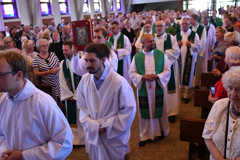 Wzruszające pożegnanie wieloletniego zielonogórskiego proboszcza