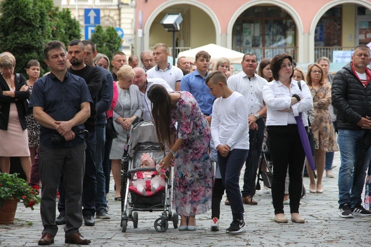 Nowy Sącz. Wielki odpust ku czci Przemienienia Pańskiego - dzień 1.