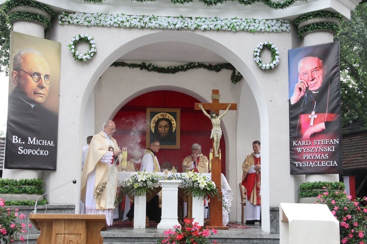 Nowy Sącz. Wielki odpust ku czci Przemienienia Pańskiego - dzień 1.