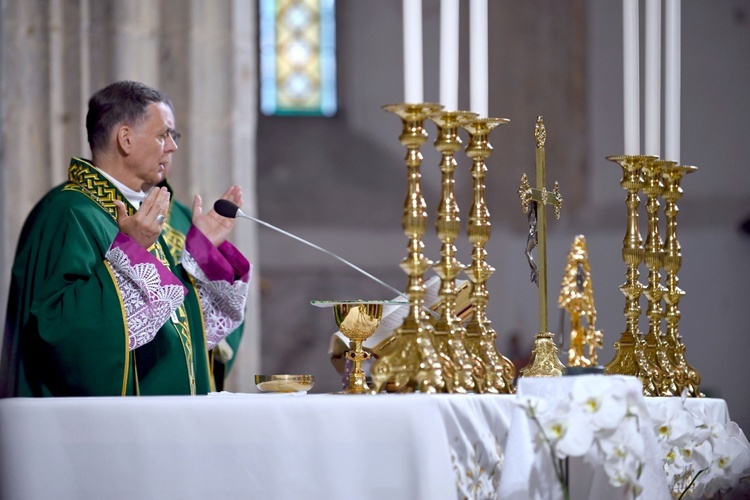 Strzegom. W bazylice powitali relikwie św. Szarbela