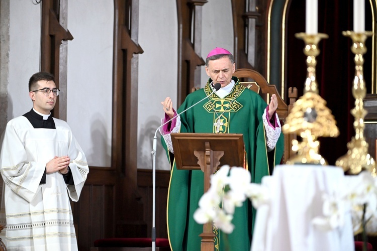 Strzegom. W bazylice powitali relikwie św. Szarbela