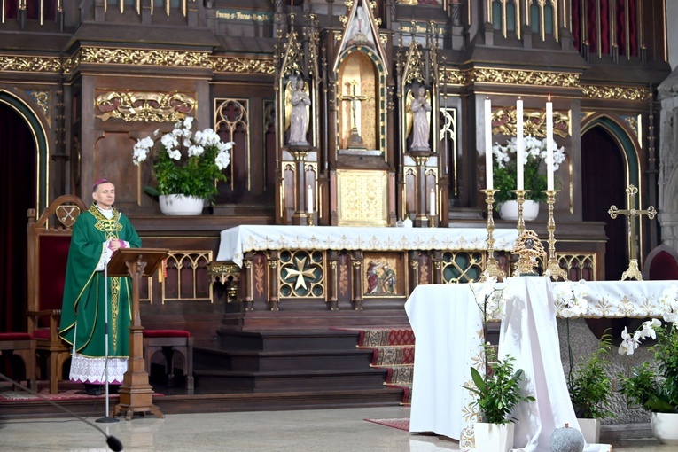 Strzegom. W bazylice powitali relikwie św. Szarbela