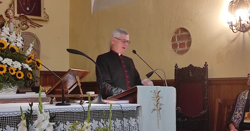 Bajka, pielgrzymka i biskup 