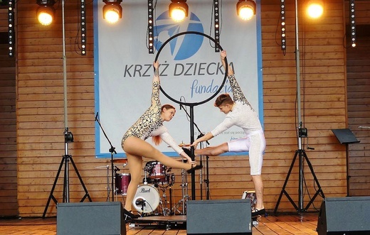 Deszczowa 12. Biesiada Rodzinna z Fundacją Krzyż Dziecka w Pisarzowicach