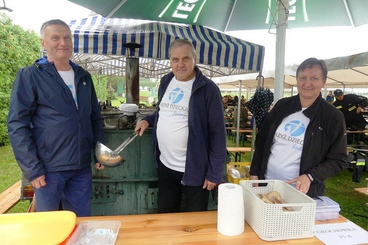 Deszczowa 12. Biesiada Rodzinna z Fundacją Krzyż Dziecka w Pisarzowicach