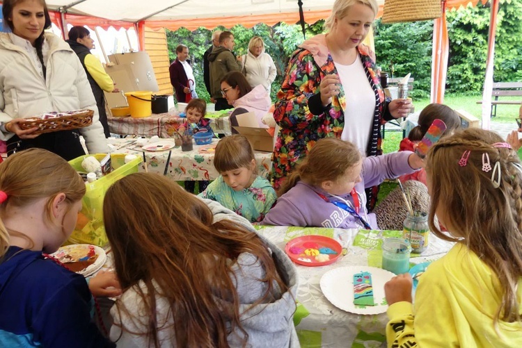 Deszczowa 12. Biesiada Rodzinna z Fundacją Krzyż Dziecka w Pisarzowicach