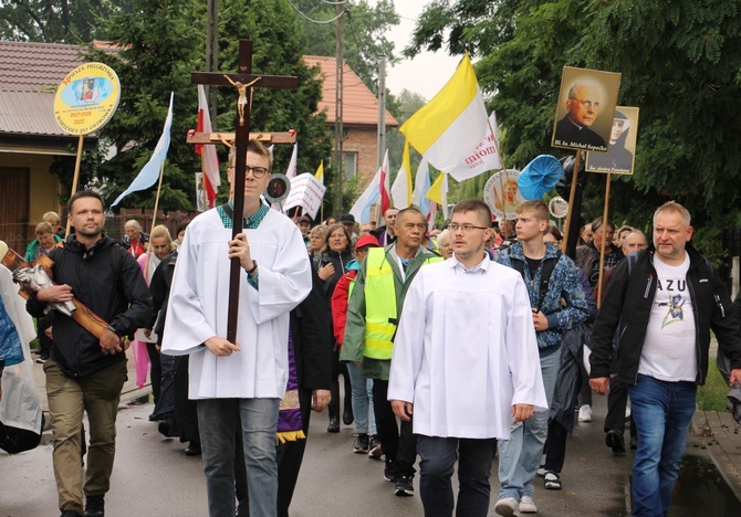 Nocą w deszczu do s. Faustyny 