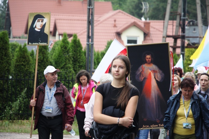 Nocą w deszczu do s. Faustyny 