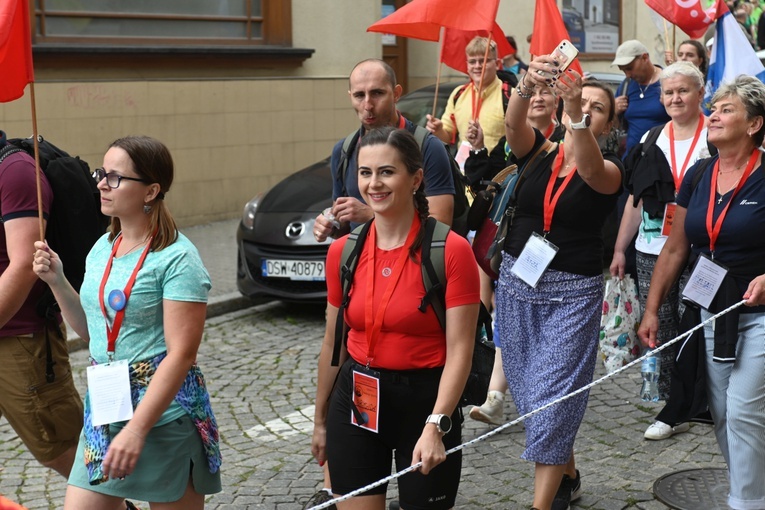 XIX PPDŚ. Wystartowali spod świdnickiej katedry