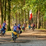 Ksiądz z młodzieżą jadą na rowerach na Przylądek Północny. Po pokój dla Ukrainy