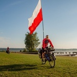 Ksiądz z młodzieżą jadą na rowerach na Przylądek Północny. Po pokój dla Ukrainy