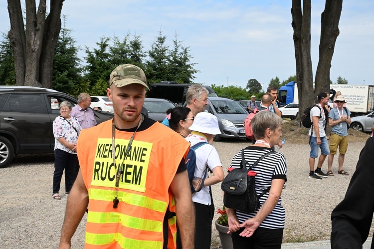 Wyjście pielgrzymki ze Skrzatusza na Jasną Górę