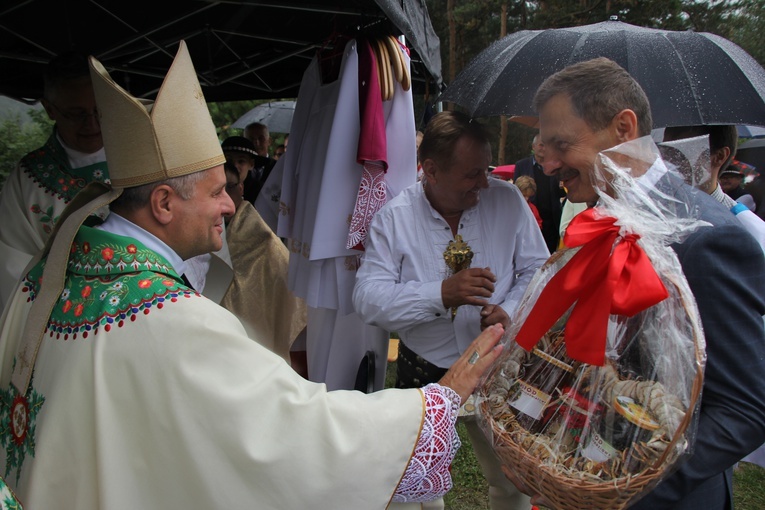 Ochotnica Górna. Poświęcenie odnowionego krzyża