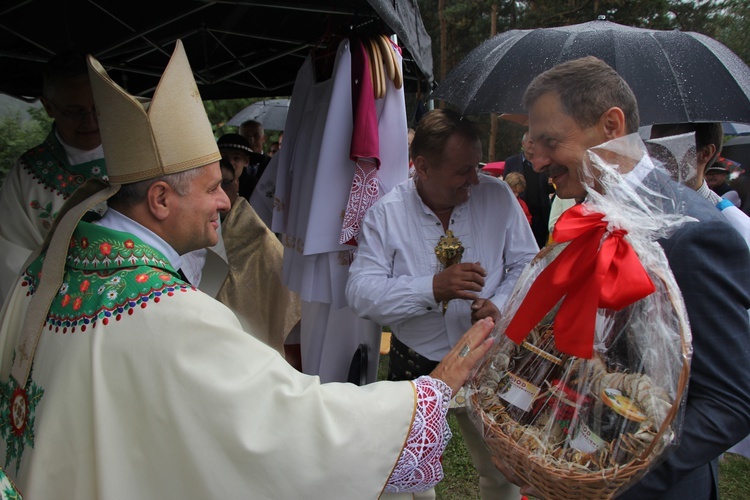 Ochotnica Górna. Poświęcenie odnowionego krzyża