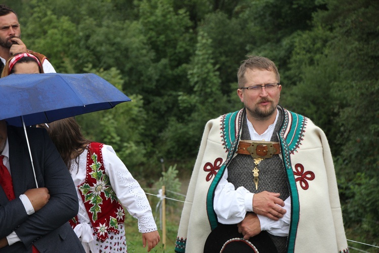 Ochotnica Górna. Poświęcenie odnowionego krzyża