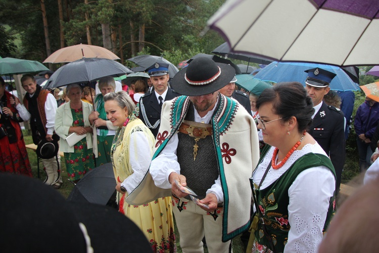 Ochotnica Górna. Poświęcenie odnowionego krzyża