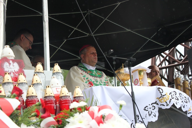 Ochotnica Górna. Poświęcenie odnowionego krzyża