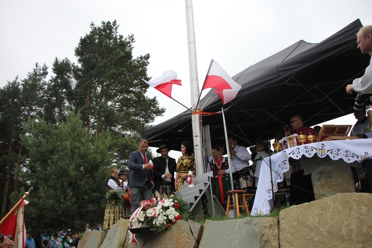 Ochotnica Górna. Poświęcenie odnowionego krzyża