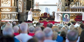 ▲	Na czele zgromadzenia liturgicznego stanął bp Adam Bałabuch w asyście bp. Ignacego Deca i ks. Krzysztofa Iwaniszyna. 