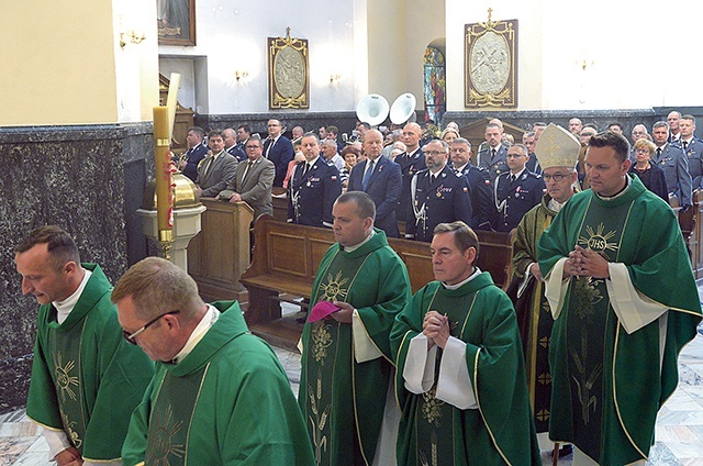 Eucharystii przewodniczył biskup polowy Wojska Polskiego.