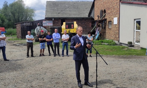 Mikołów. Protest mieszkańców Mokrego. Nie chcą stracić domów pod budowę torów do CPK