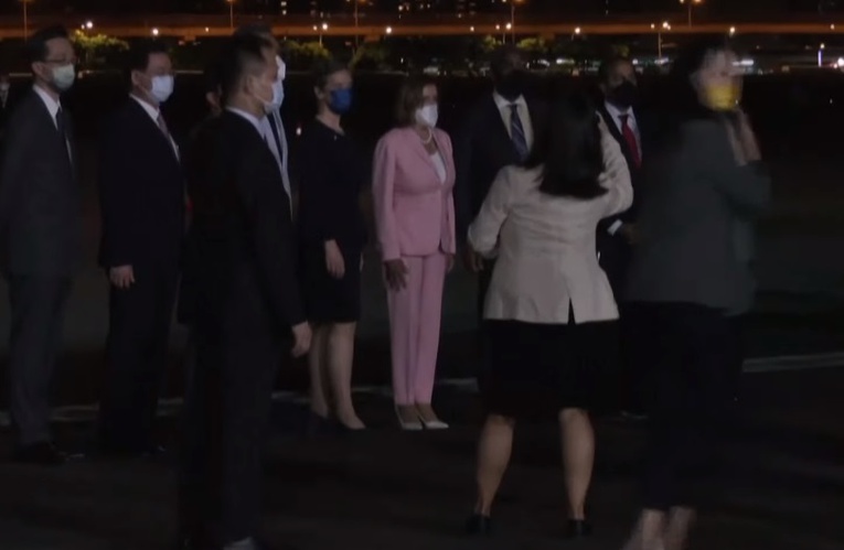 Nancy Pelosi wylądowała na Tajwanie - napięcie między USA i Chinami największe od dekad