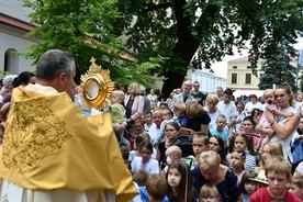 Przemieniony błogosławi dzieciom