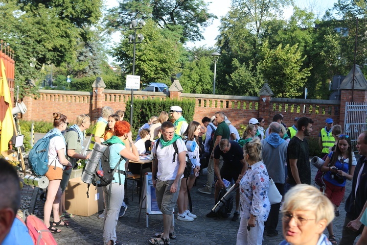 Rybnicka pielgrzymka - Eucharystia na rozpoczęcie