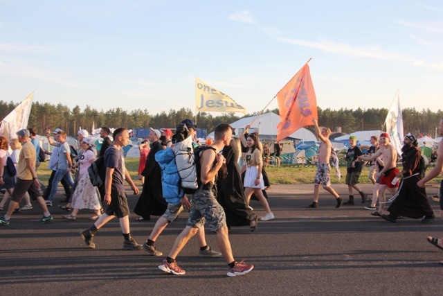 Ewangelizatorzy ruszyli na pole Pol'and'Rock Festival [GALERIA ZDJĘĆ]