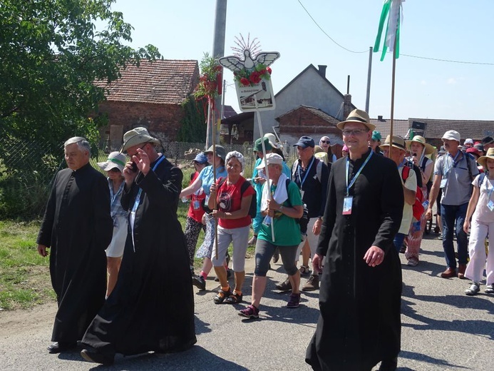 Obrazy z pątniczego szlaku na Jasną Górę