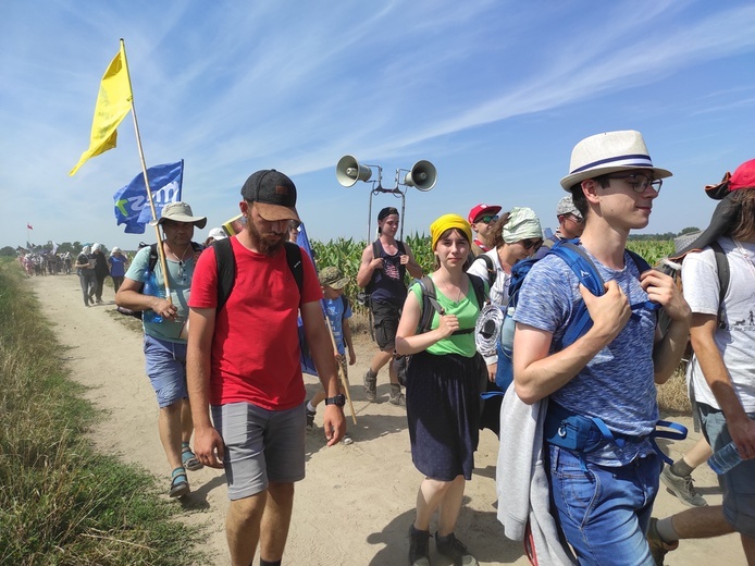 PPW 2022 - Msza św. w Karwińcu, poczęstunek i dalej w drogę