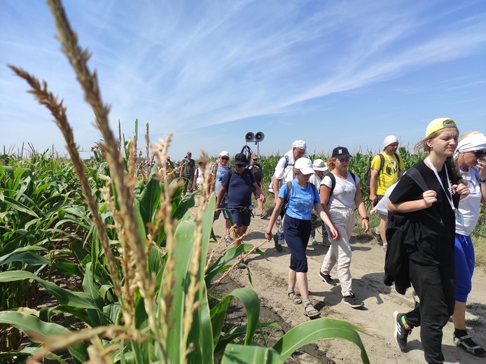 PPW 2022 - Msza św. w Karwińcu, poczęstunek i dalej w drogę