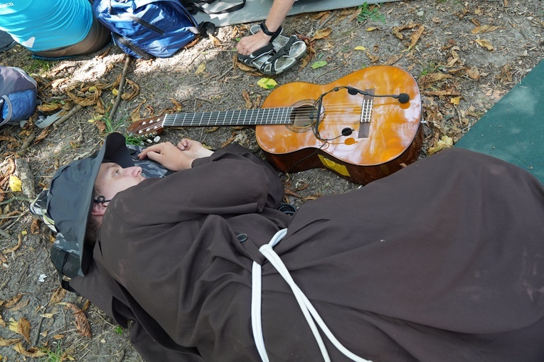 PPW 2022 - Msza św. w Karwińcu, poczęstunek i dalej w drogę