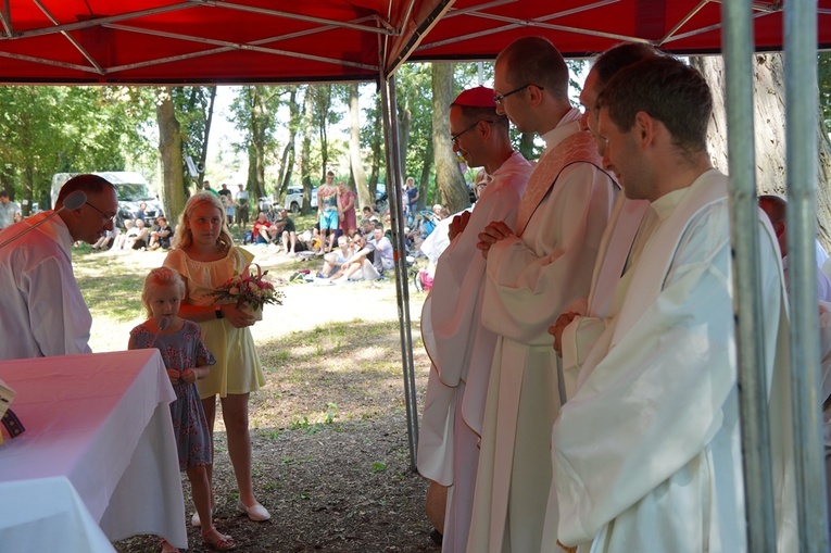 PPW 2022 - Msza św. w Karwińcu, poczęstunek i dalej w drogę