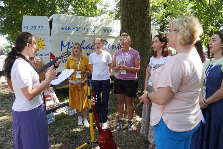 PPW 2022 - Msza św. w Karwińcu, poczęstunek i dalej w drogę