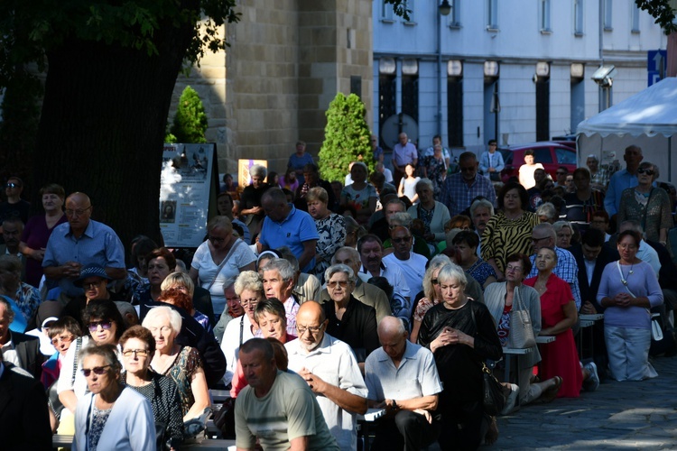 Nowy Sącz. Wielki odpust ku czci Przemienienia - dzień 5.