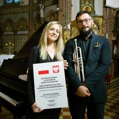 Iwona Sukienik i Marcin Król są związani z wrocławskim środowiskiem muzycznym i właśnie nagrodzeni w konkursie World Open Competition w Belgradzie w kategorii duetów (VI 2022). 