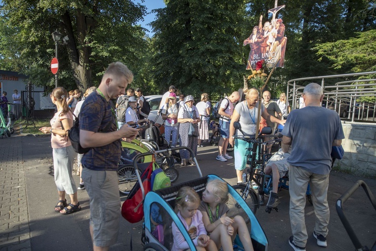 300 pielgrzymów na wózkach i ich opiekunów. 31. Pielgrzymka Osób Niepełnosprawnych