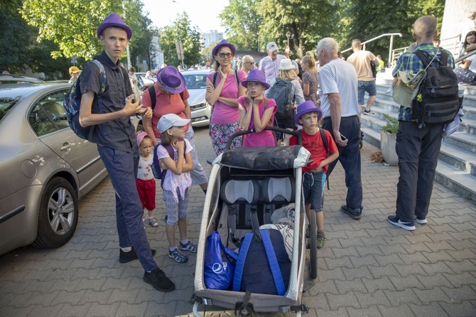 300 pielgrzymów na wózkach i ich opiekunów. 31. Pielgrzymka Osób Niepełnosprawnych