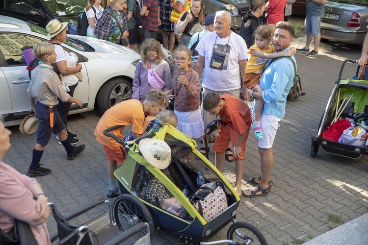 300 pielgrzymów na wózkach i ich opiekunów. 31. Pielgrzymka Osób Niepełnosprawnych