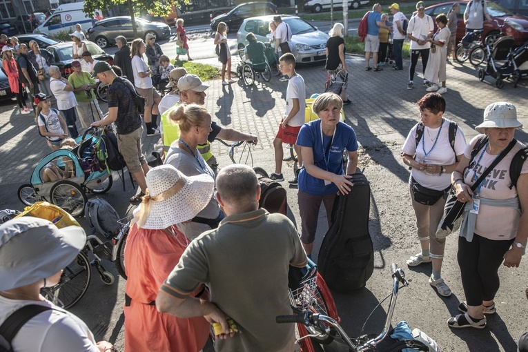 300 pielgrzymów na wózkach i ich opiekunów. 31. Pielgrzymka Osób Niepełnosprawnych