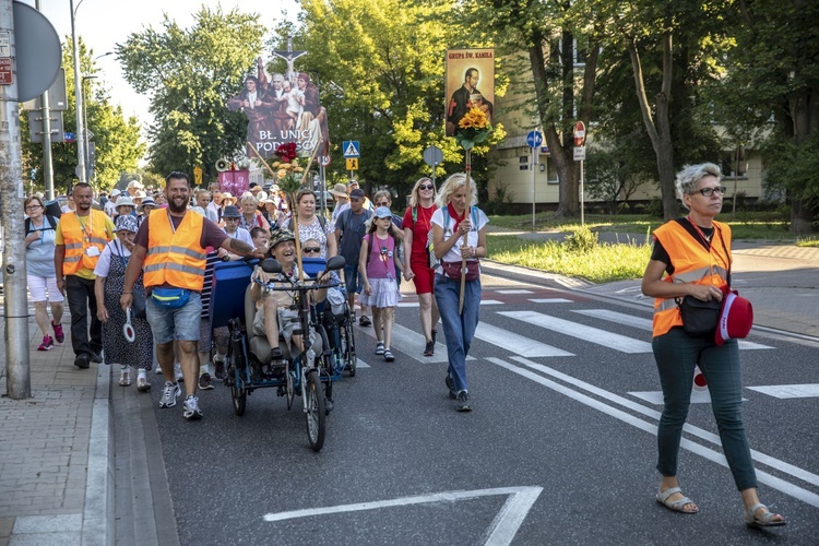 300 pielgrzymów na wózkach i ich opiekunów. 31. Pielgrzymka Osób Niepełnosprawnych