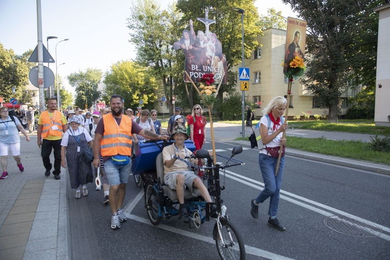 300 pielgrzymów na wózkach i ich opiekunów. 31. Pielgrzymka Osób Niepełnosprawnych
